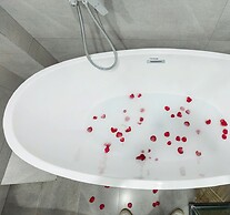 Royal Hotel Me Tri Ha