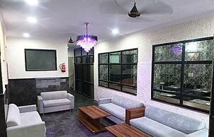 ShriGo Hotel Pushpa Residency