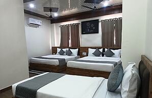 ShriGo Hotel Pushpa Residency