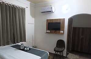 ShriGo Hotel Pushpa Residency