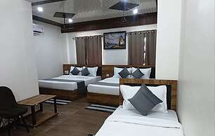 ShriGo Hotel Pushpa Residency