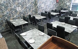 ShriGo Hotel Pushpa Residency