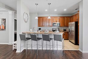 5049 Shoreway Loop #203