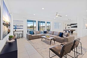 8911 Tropical Haven Court