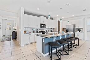 8911 Tropical Haven Court