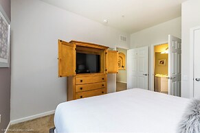 Cozy Vista Cay Condo, Right Next to Clubhouse!