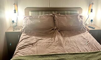 Tranquil Waterside Lodge in Tunstall