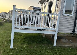 Tranquil Waterside Lodge in Tunstall