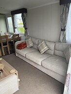 Tranquil Waterside Lodge in Tunstall