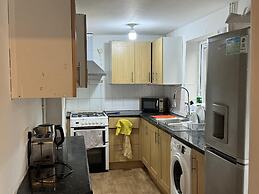 Charming Stoke House With 2 Nice Bedrooms