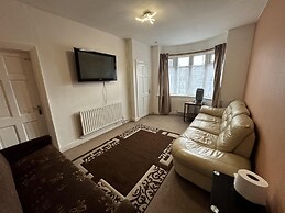 Charming Stoke House With 2 Nice Bedrooms