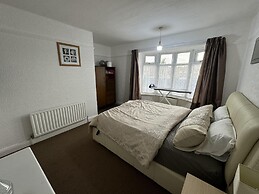 Charming Stoke House With 2 Nice Bedrooms