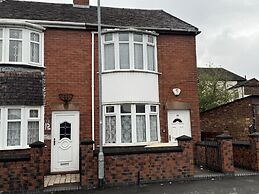 Charming Stoke House With 2 Nice Bedrooms