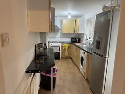 Charming Stoke House With 2 Nice Bedrooms