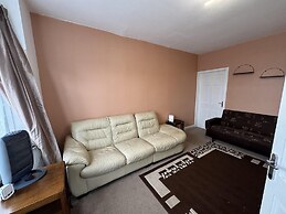 Charming Stoke House With 2 Nice Bedrooms