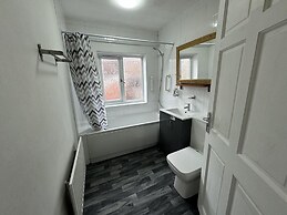 Charming Stoke House With 2 Nice Bedrooms