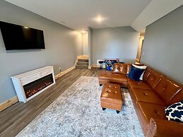 Wintergreen Chesnut Hot-tub Arcade Fireplace