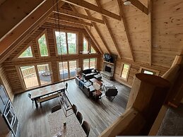 Wintergreen Chesnut Hot-tub Arcade Fireplace