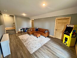 Wintergreen Chesnut Hot-tub Arcade Fireplace