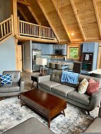 Wintergreen Chesnut Hot-tub Arcade Fireplace