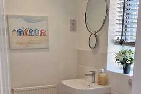 4-bed Charming Pet-friendly House w/ Garden