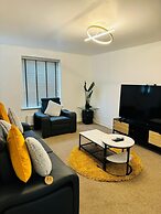 4-bed Charming Pet-friendly House w/ Garden