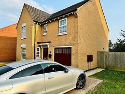 4-bed Charming Pet-friendly House w/ Garden