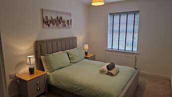 4-bed Charming Pet-friendly House w/ Garden