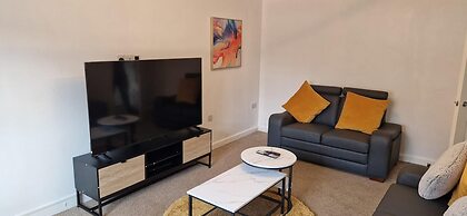 4-bed Charming Pet-friendly House w/ Garden