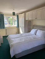 Cozy Beach House in Sandown - 3 Bedrooms