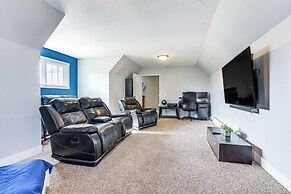 Charming Kalamazoo Home w/ Yard: 1 Mi to Downtown!