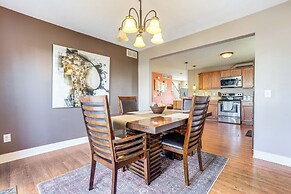 Charming Kalamazoo Home w/ Yard: 1 Mi to Downtown!
