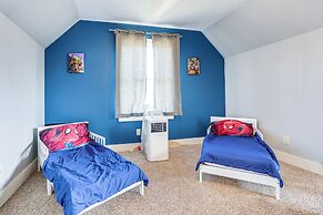 Charming Kalamazoo Home w/ Yard: 1 Mi to Downtown!