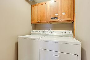 Charming Kalamazoo Home w/ Yard: 1 Mi to Downtown!