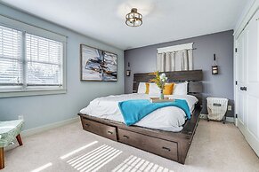 Charming Kalamazoo Home w/ Yard: 1 Mi to Downtown!