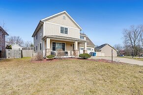 Charming Kalamazoo Home w/ Yard: 1 Mi to Downtown!