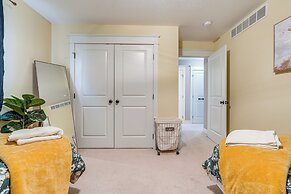 Charming Kalamazoo Home w/ Yard: 1 Mi to Downtown!
