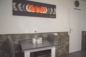Amir Deluxe Motel