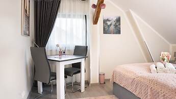 Amir Deluxe Motel