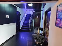 Hale Manor Exquisite