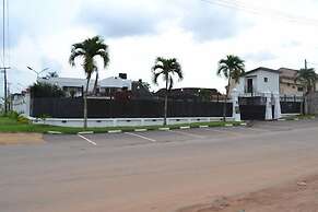 Hale Manor Exquisite