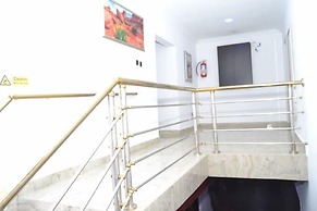 Hale Manor Exquisite