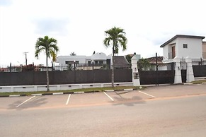 Hale Manor Exquisite