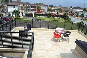 Hale Manor Exquisite