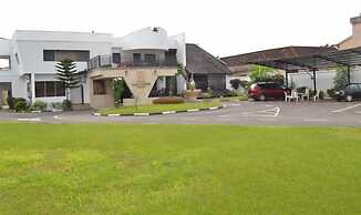 Hale Manor Exquisite