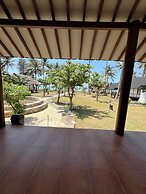 Arys lagoon bungalow & hotel