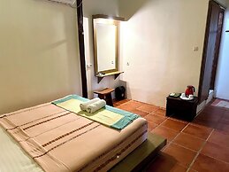 Arys lagoon bungalow & hotel