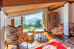 Lake Sapanca Breathtaking Private Villa Retreat