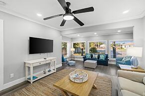 Barefoot Beach House by PHG