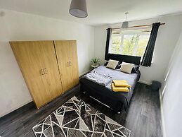 Two Bedroom Chic Apart,heathrow With Wifi & Sky tv